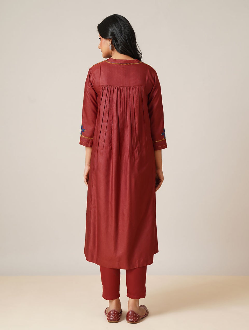 Women Red Embroidered Silk Viscose Kurta With Gathers - XS