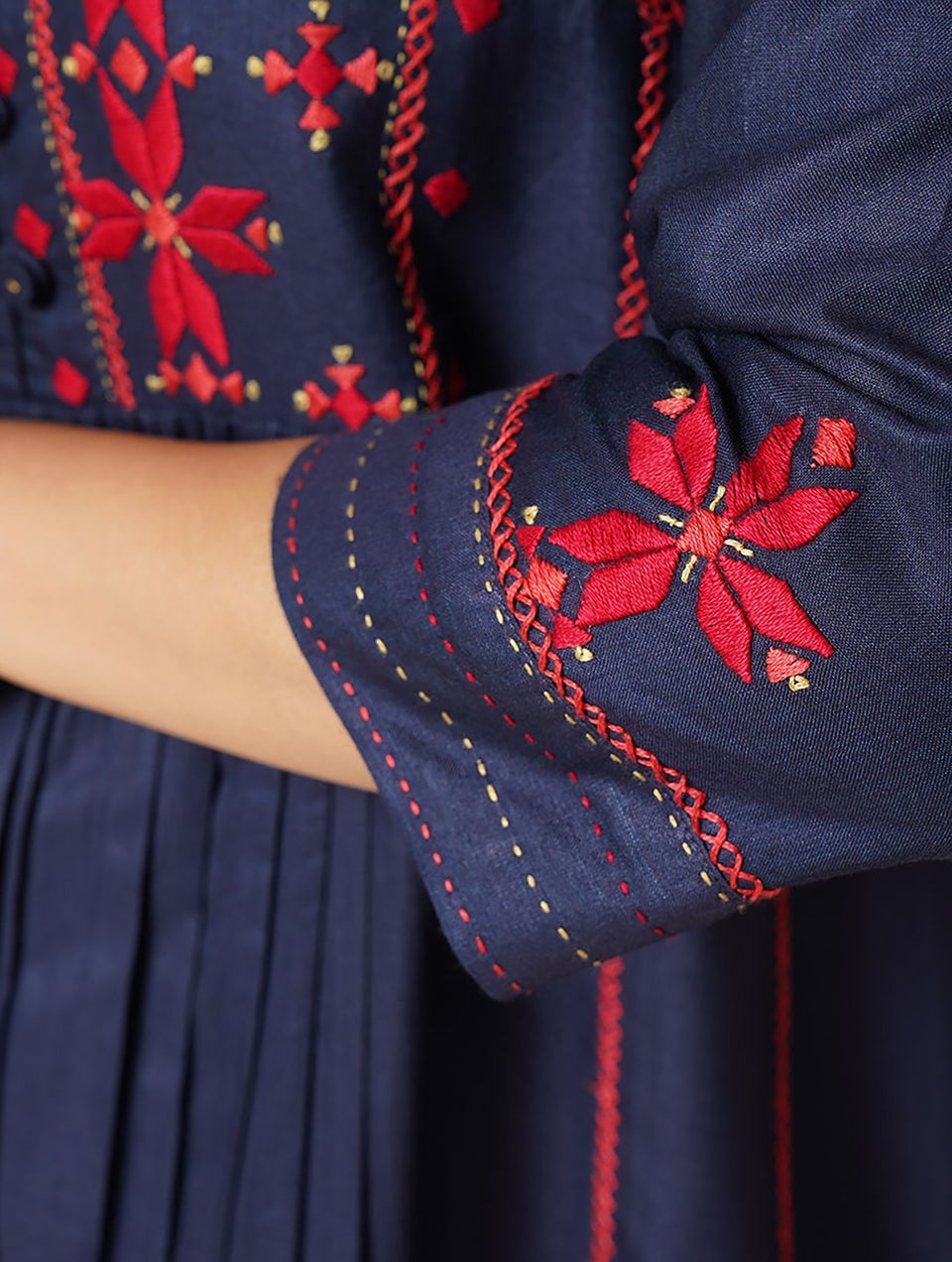 Women Navy Blue Silk Blend Hand Embroidery Round Neck Loose Fit Kurta - XS