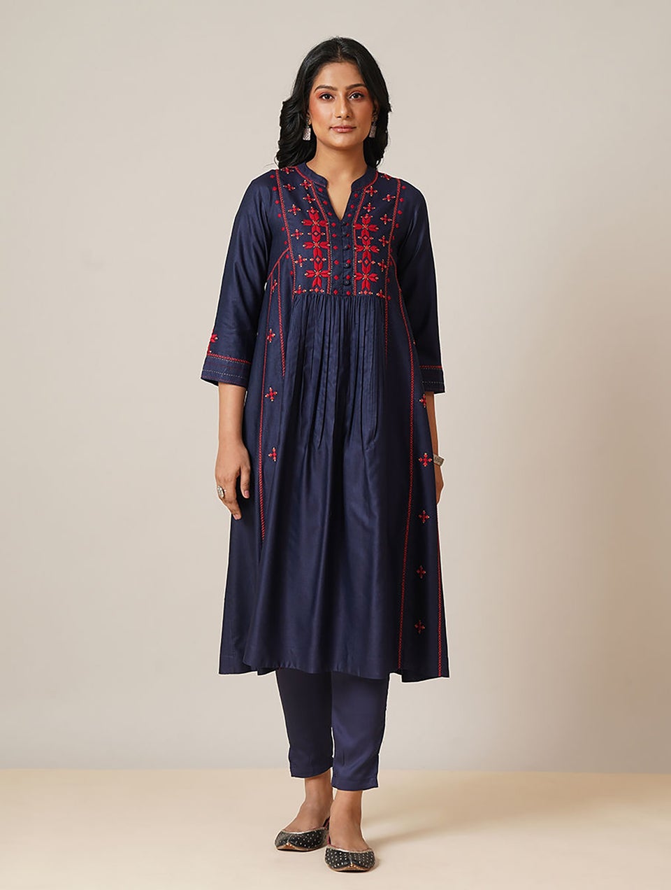 Women Navy Blue Silk Blend Hand Embroidery Round Neck Loose Fit Kurta - XS