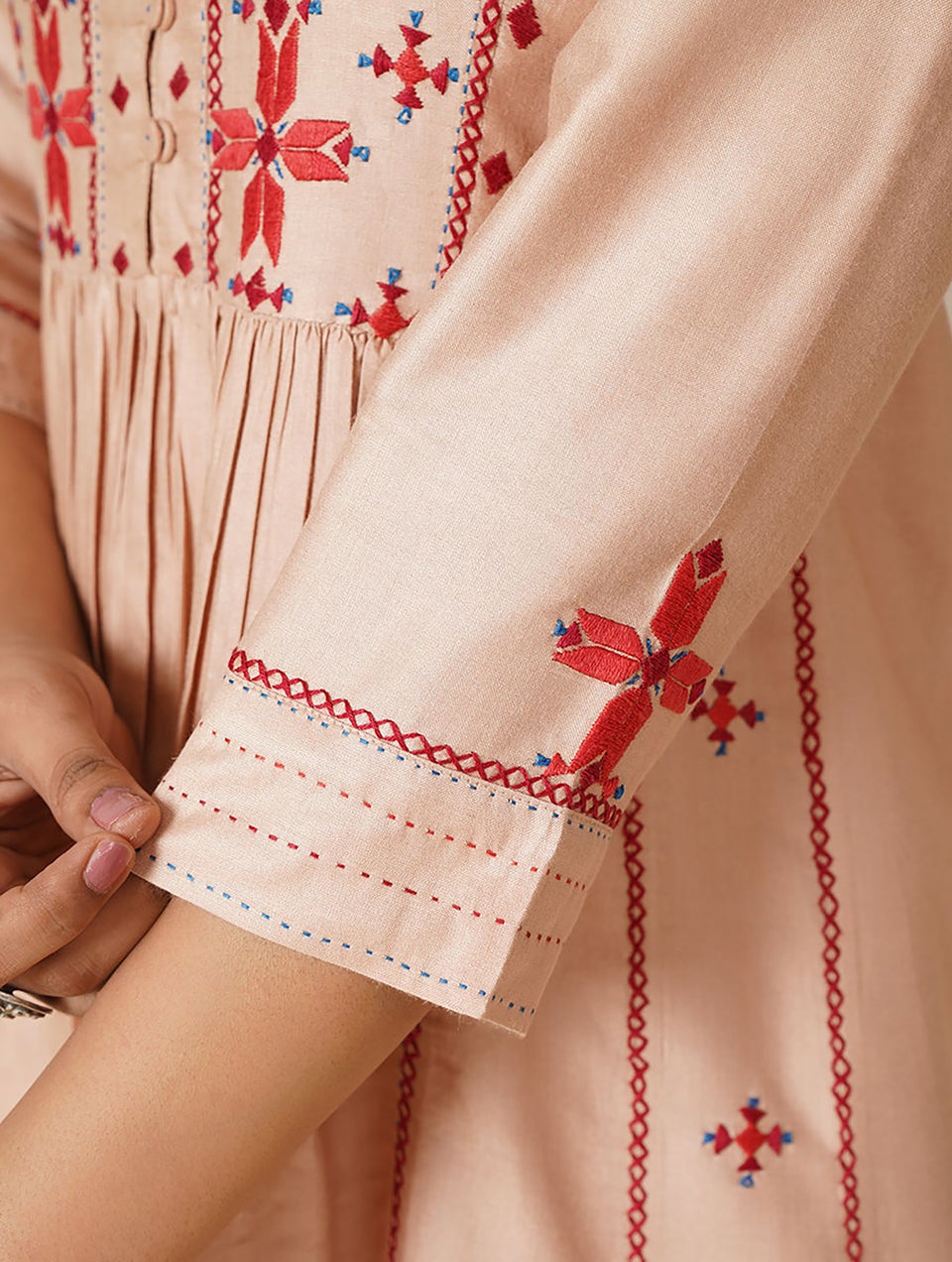 Women Rose Embroidered Silk Viscose Kurta With Gathers - XS