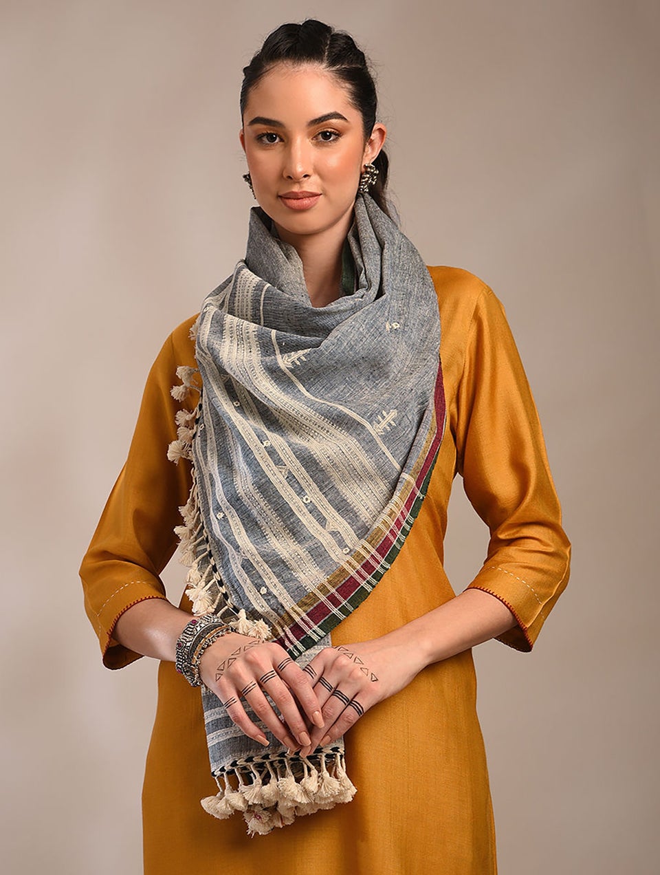 Women Grey Bhujodi Handwoven Cotton Stole