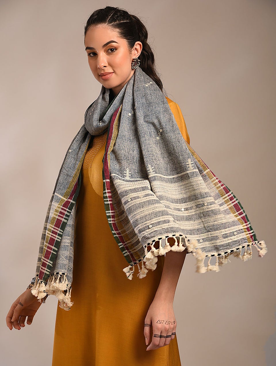 Women Grey Bhujodi Handwoven Cotton Stole