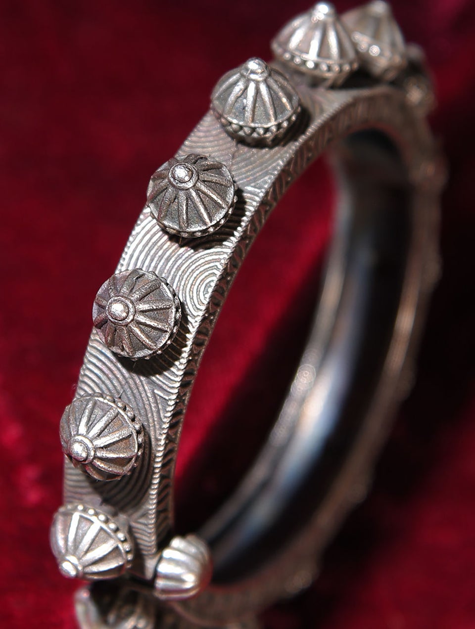 Women Silver Tone Tribal Openable Bangle