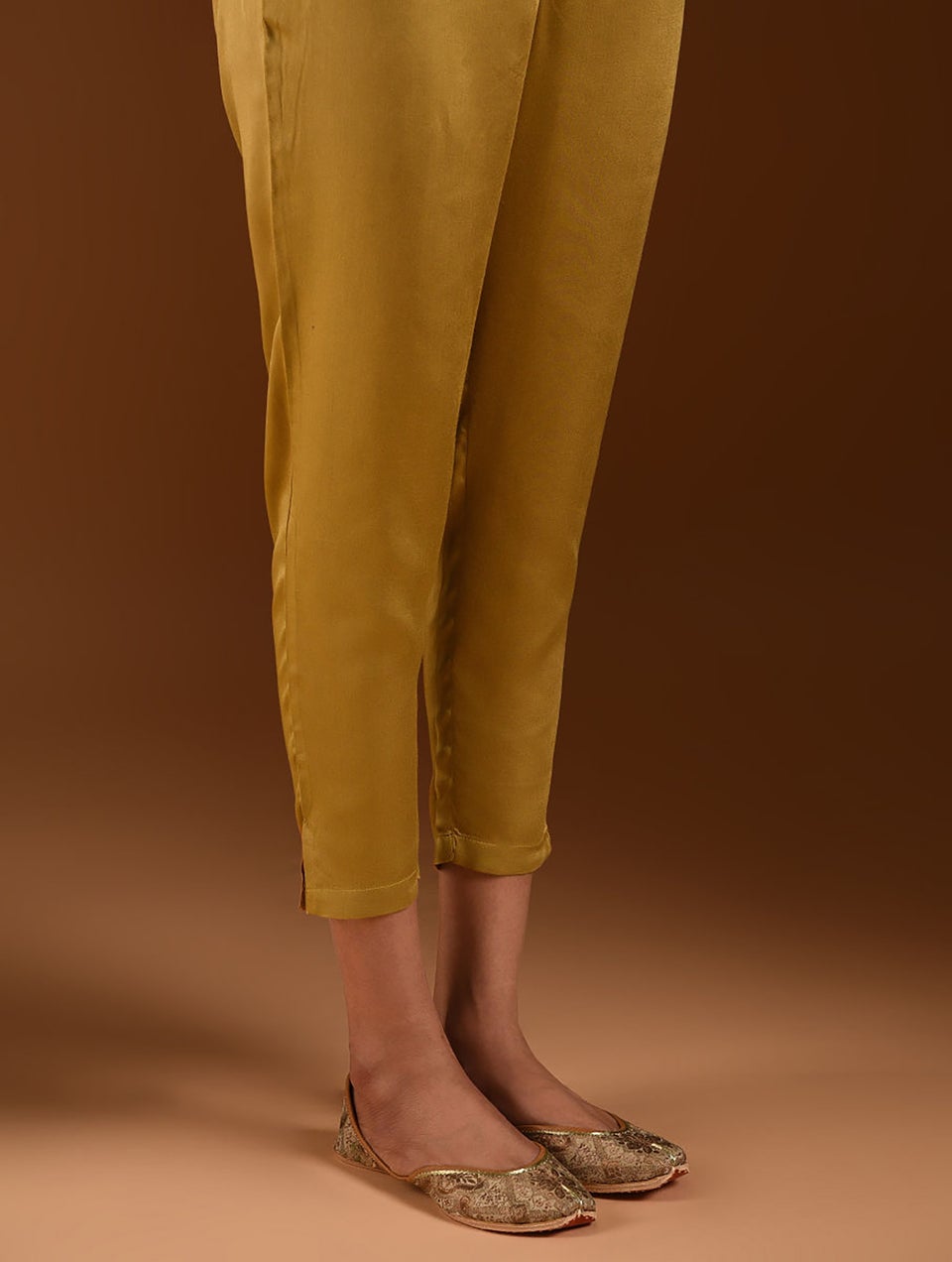 Women Gold Modal Solid Ankle Length Slim Fit Pant - M