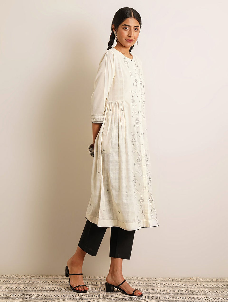 Women White Cotton Round Neck Regular Fit Kurta - L