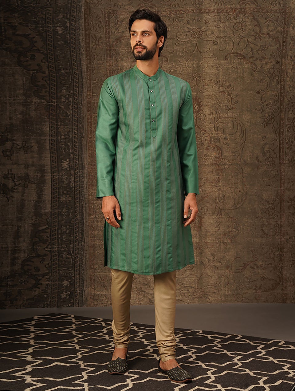 Men Emerald Green Silk Blend Mandarin Collar Regular Fit Kurta - 44