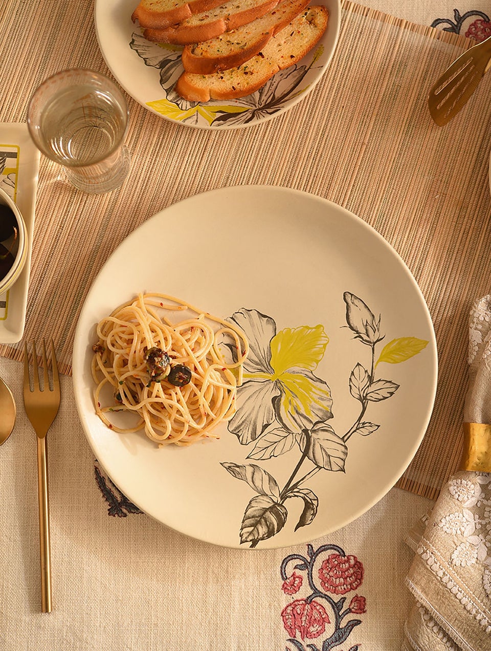 Hibiscus Printed Stoneware Dinner Plate