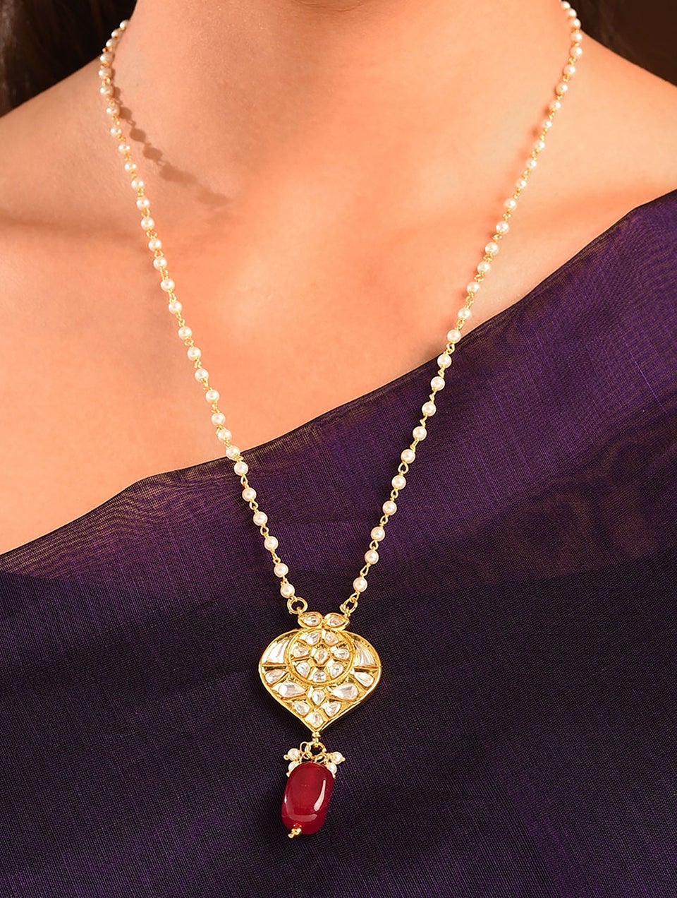 Women Red Gold Tone Foiled Kundan Necklace