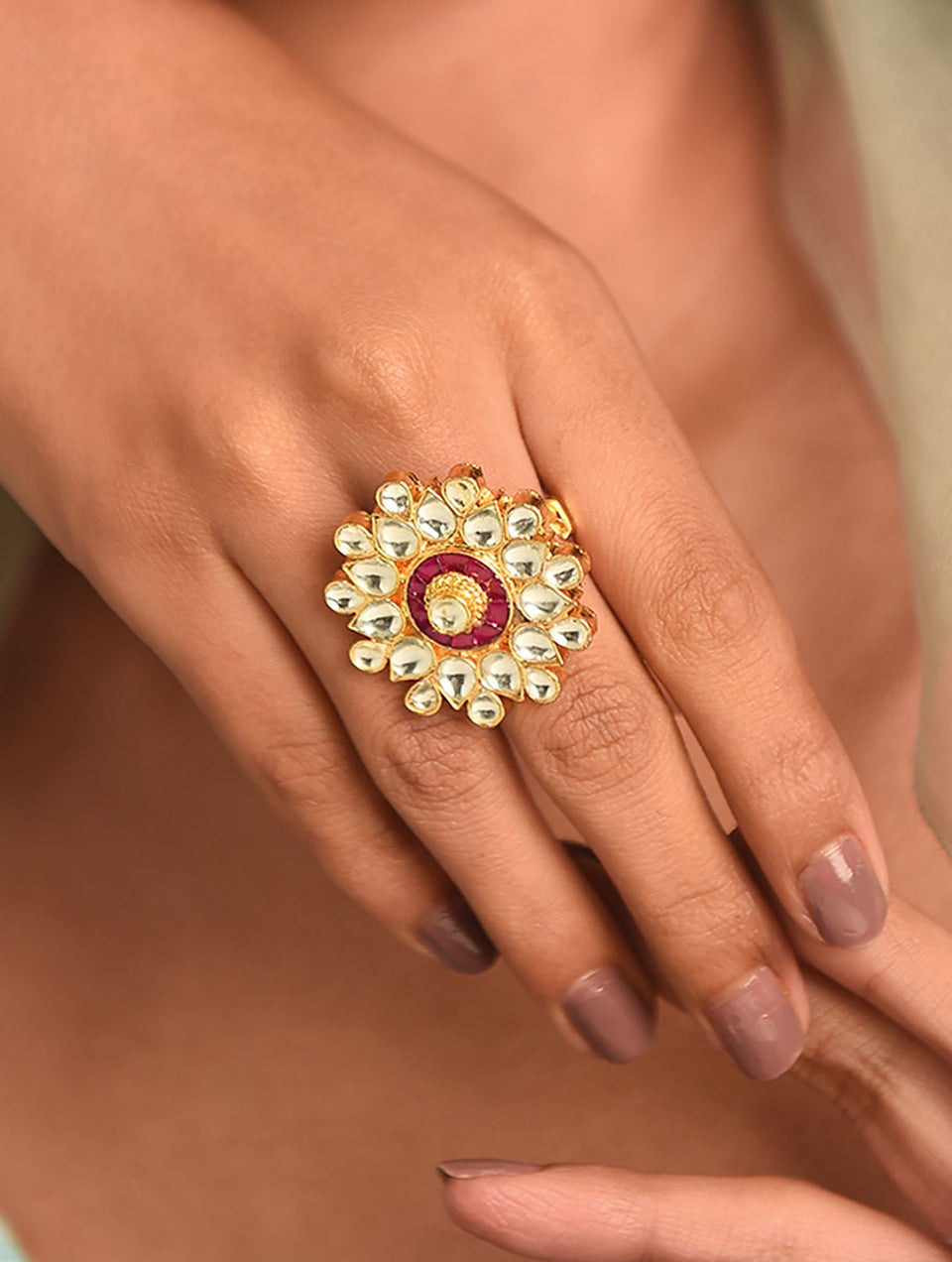 Women Maroon Gold Tone Foiled Kundan Ring