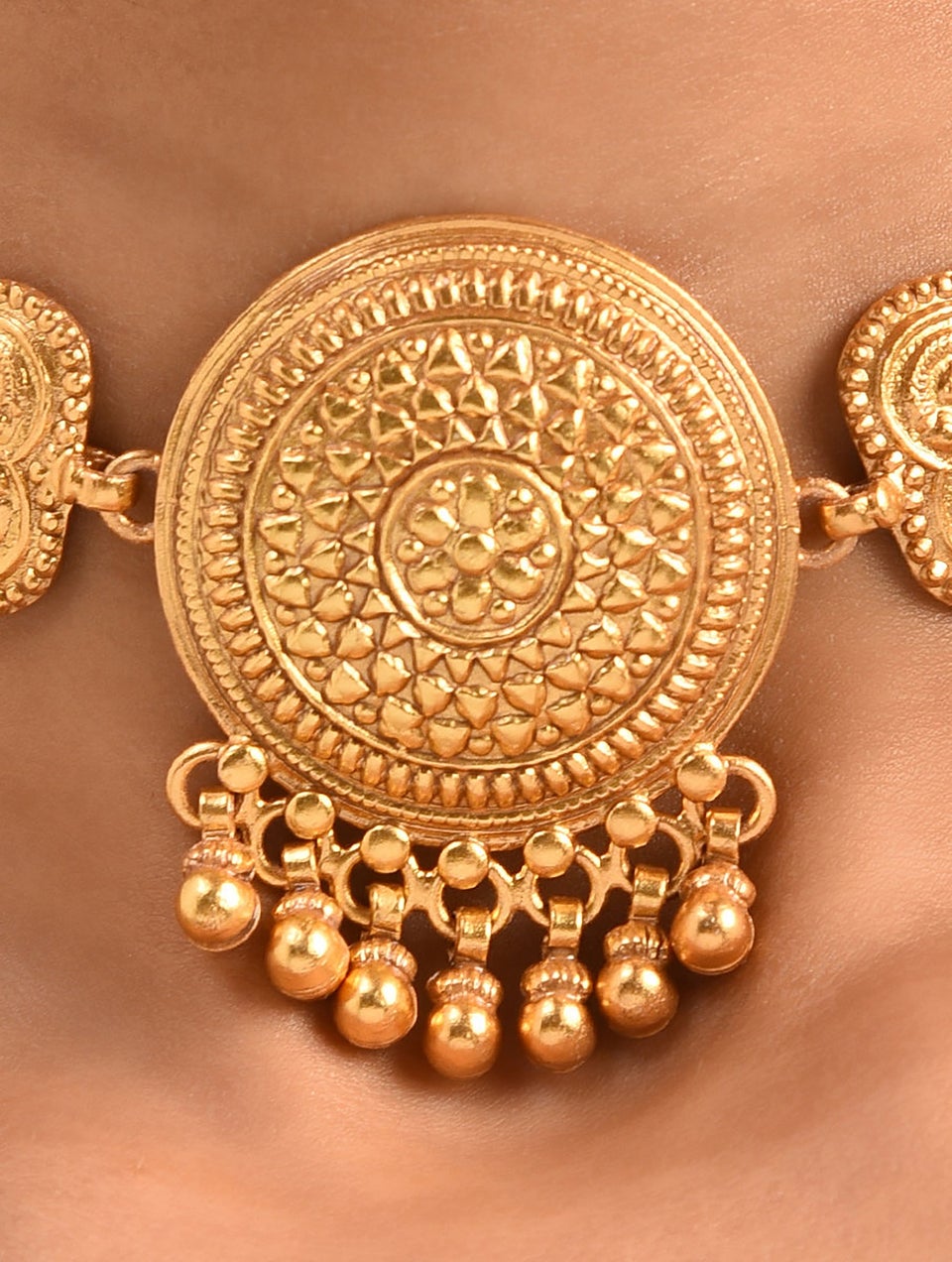 Women Gold Tone Silver Choker Necklace