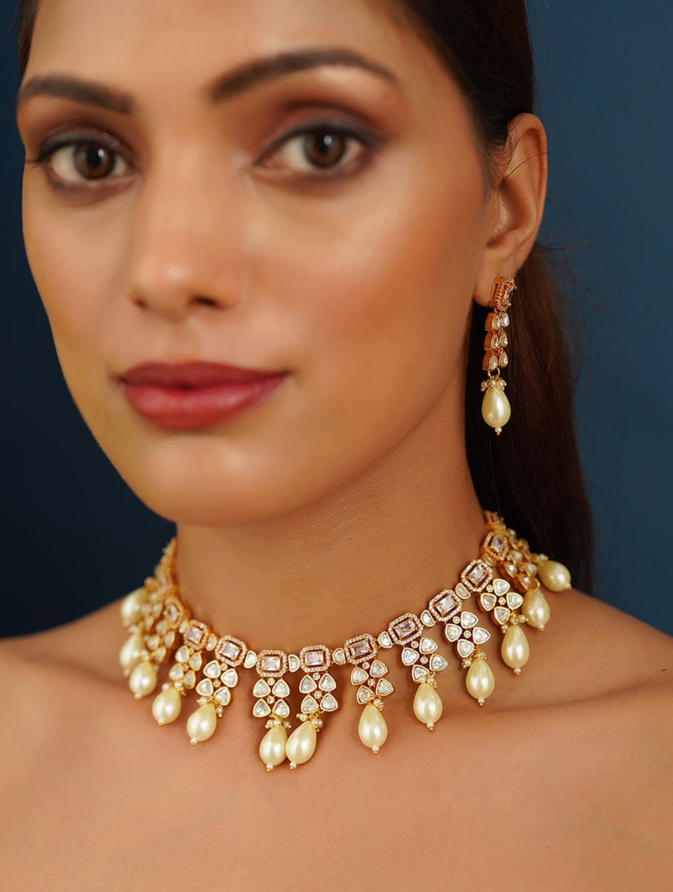 Women Gold Tone Necklace With Earring