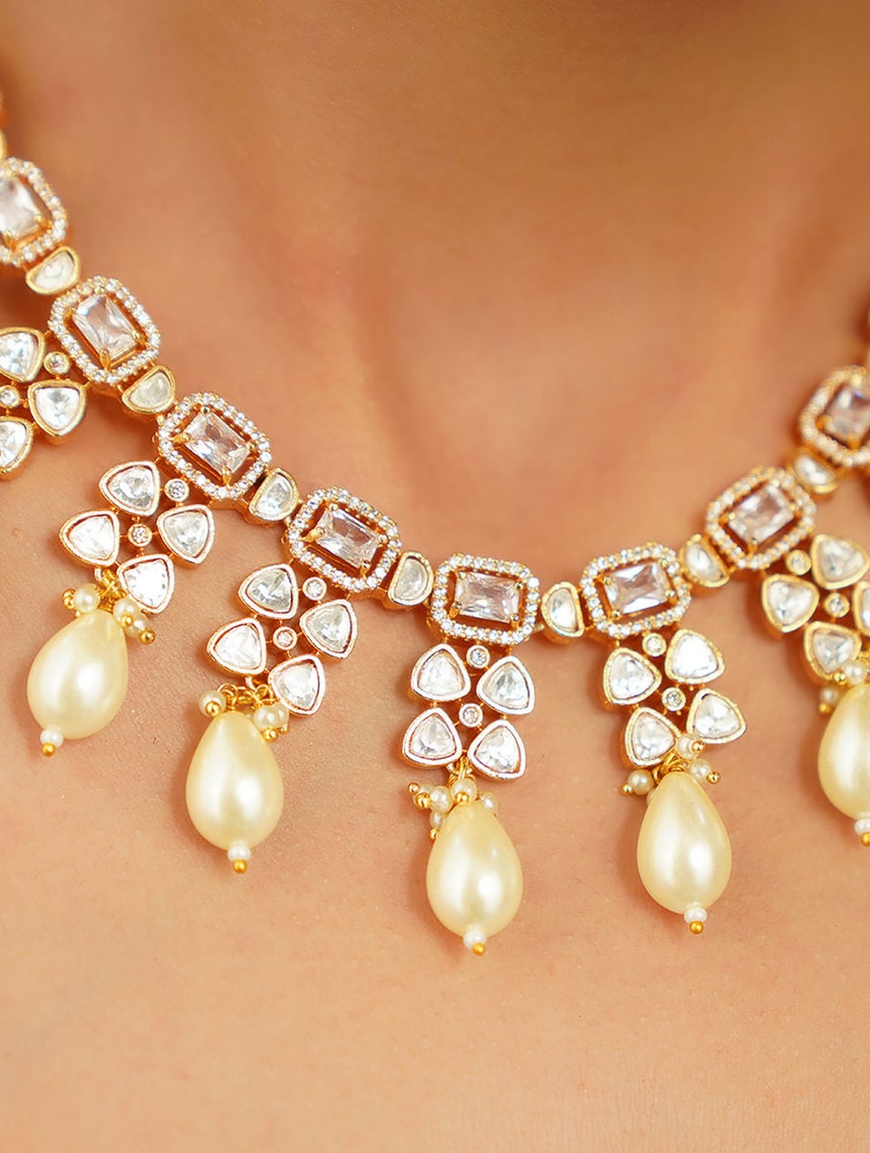 Women Gold Tone Necklace With Earring