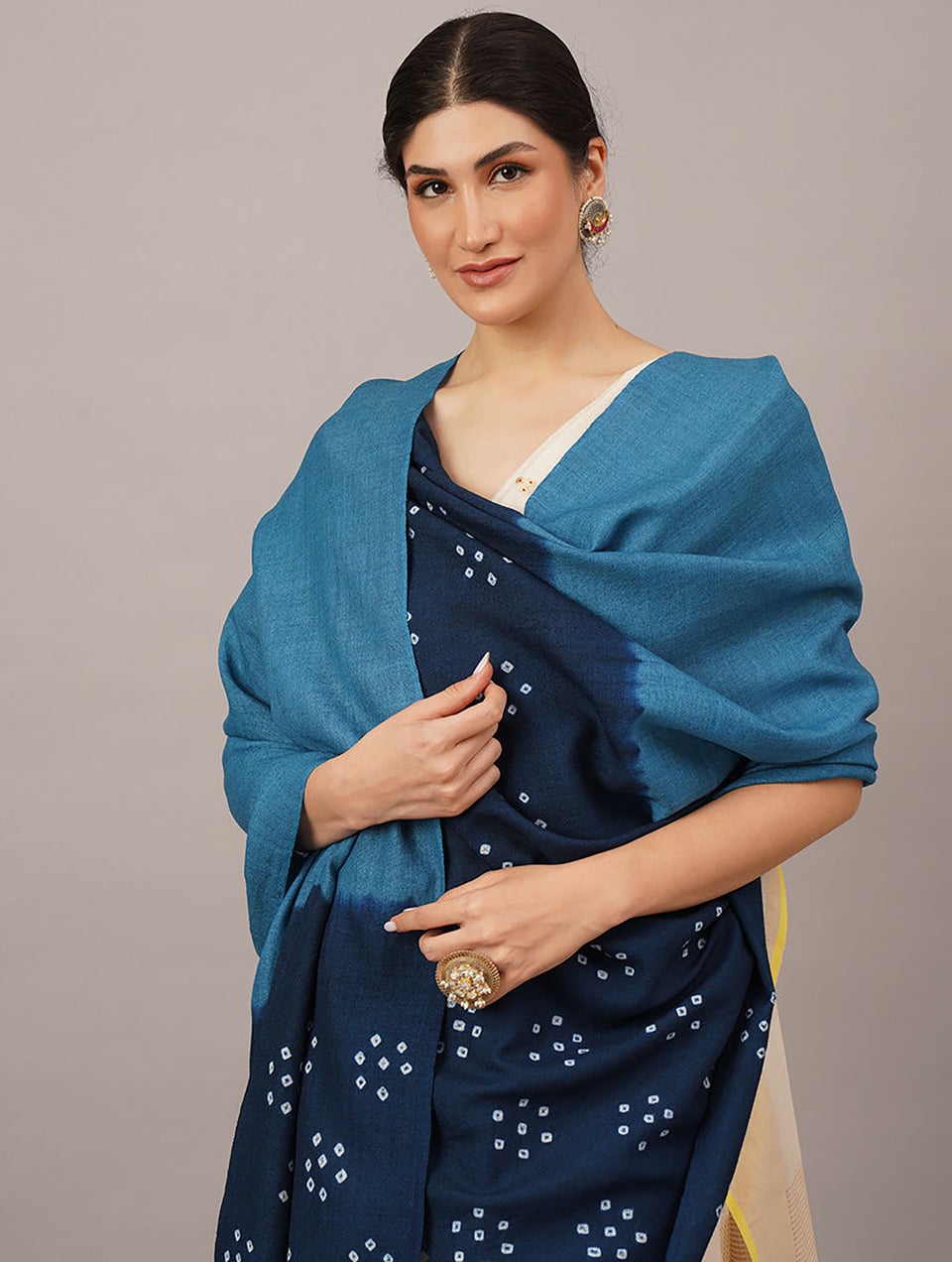 Women Blue Handwoven Bandhani Wool Shawl