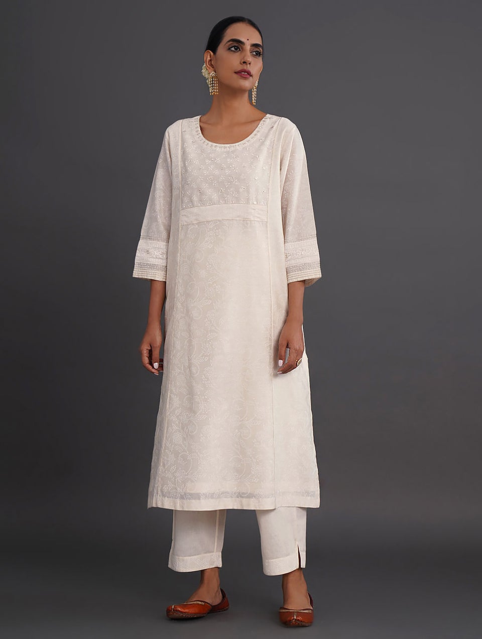 Women Off White_Cream Cotton Silk Block Print Round Neck Regular Fit Kurta - XS