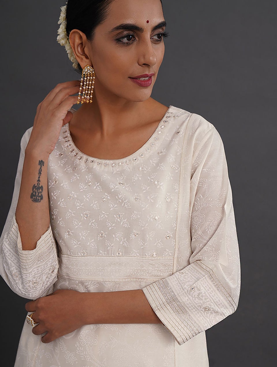 Women Ivory Embroidered Block Printed Silk Cotton Kurta With Lining - XS