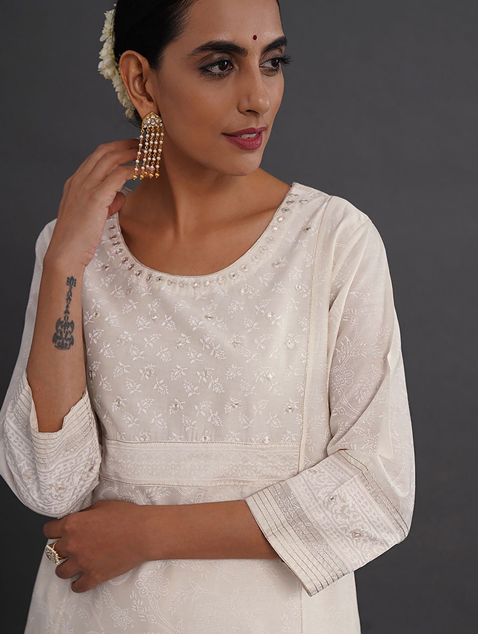 Women Off White_Cream Cotton Silk Block Print Round Neck Regular Fit Kurta - XS