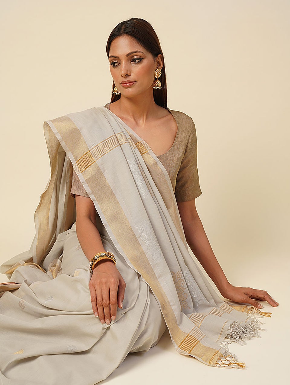 Women Off White Handwoven Jamdani Cotton Saree