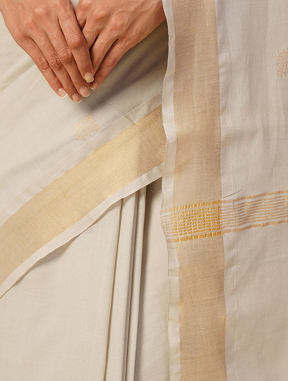 Women Off White Handwoven Jamdani Cotton Saree