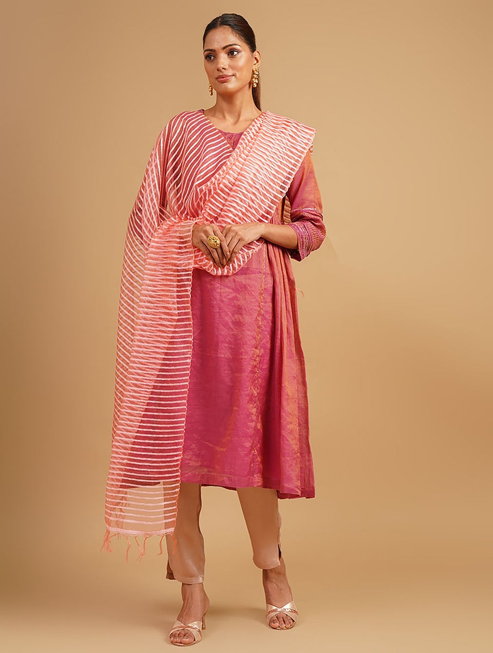 Women Pink Handwoven Benarasi Silk Dupatta