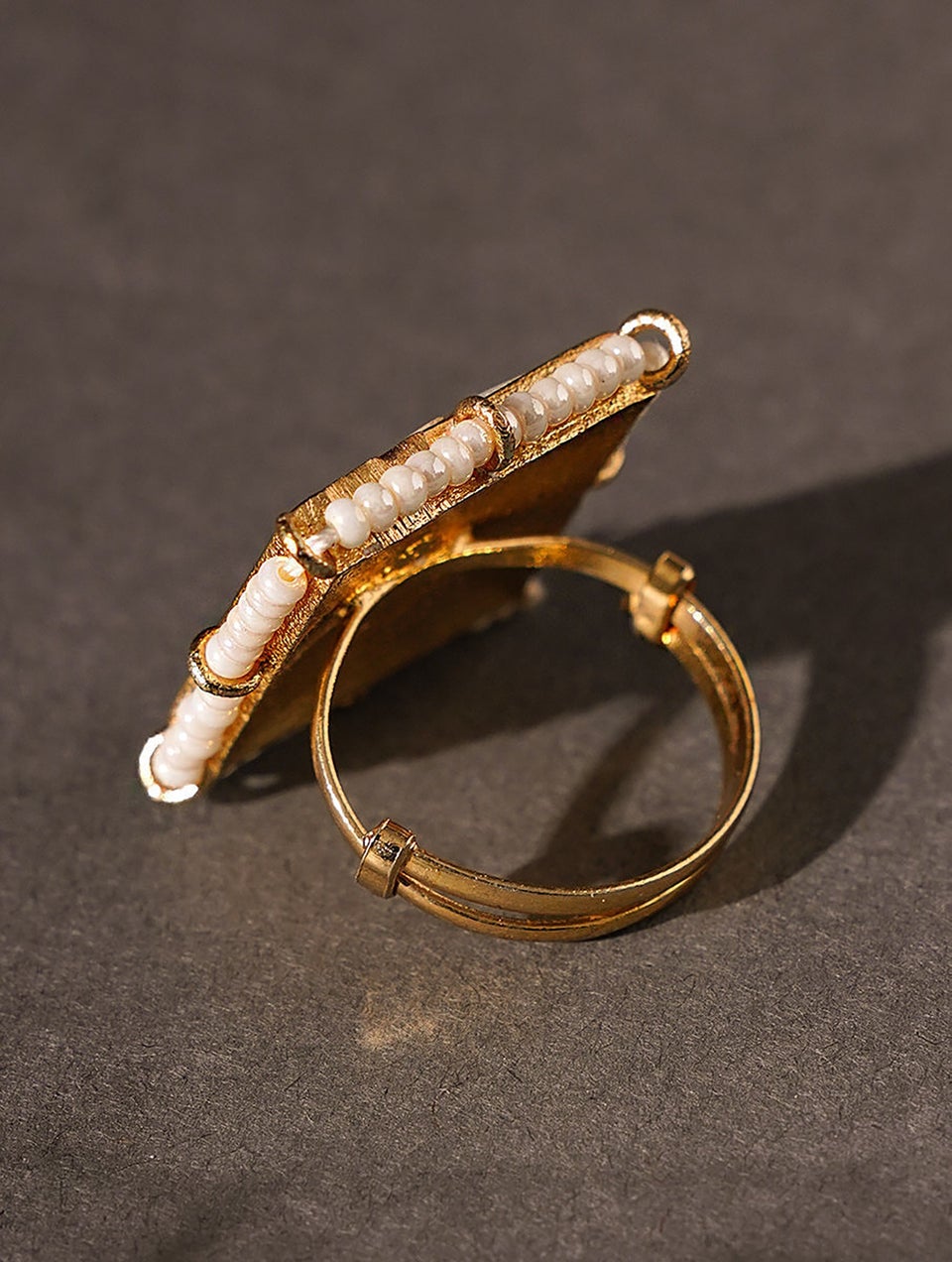 Women Gold Tone Pachi Kundan Ring With Mother Of Pearls