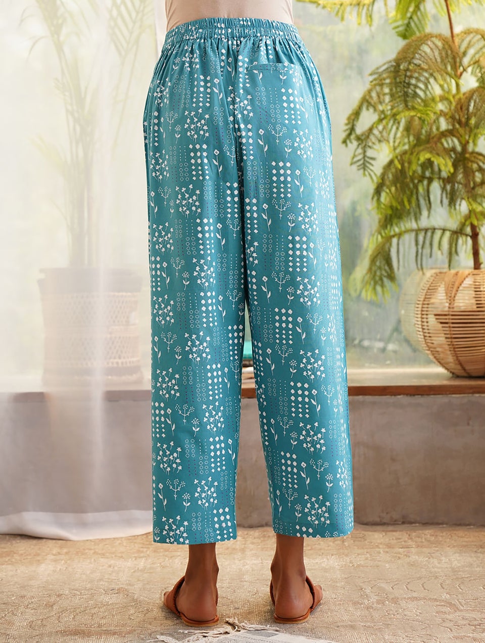 Women Teal Blue Cotton Printed Ankle Length Regular Fit Pant - XS