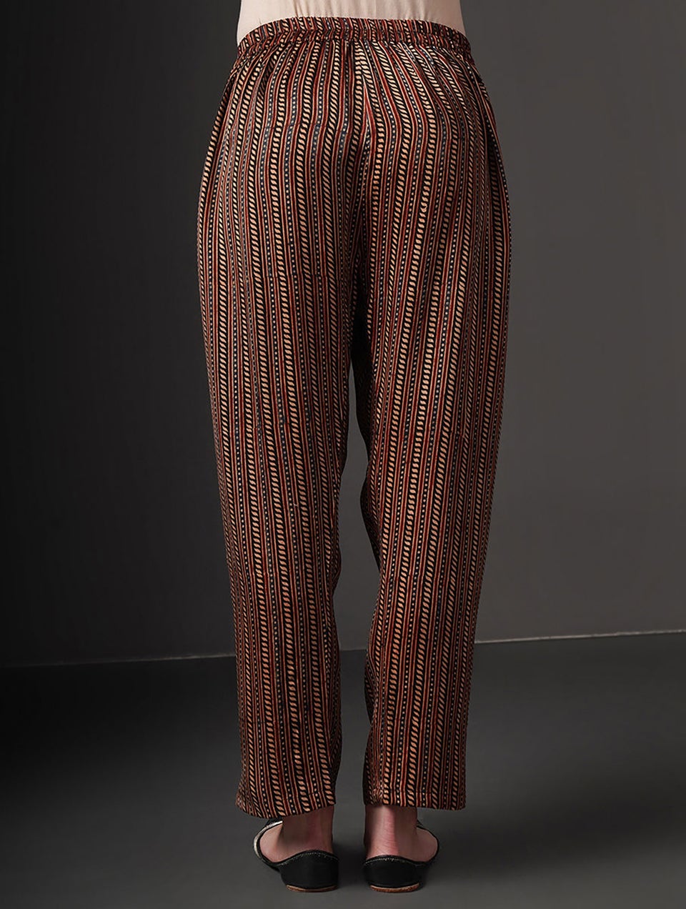 Women Black Cotton Printed Ankle Length Regular Fit Pant - XS