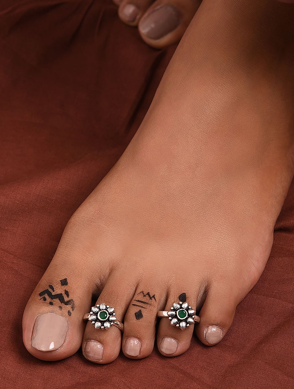 Women Green Tribal Silver Toe Ring