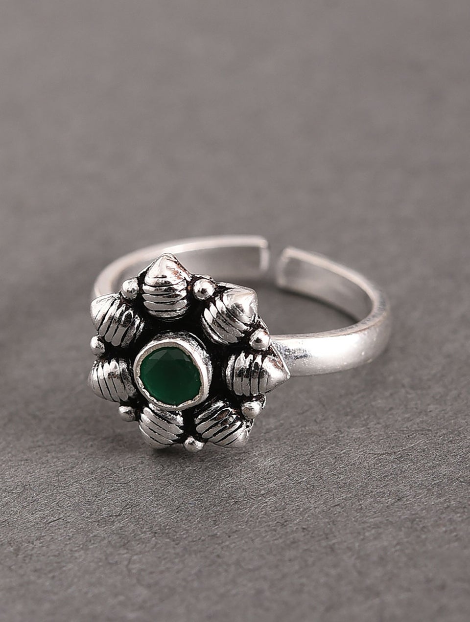 Women Green Tribal Silver Toe Ring
