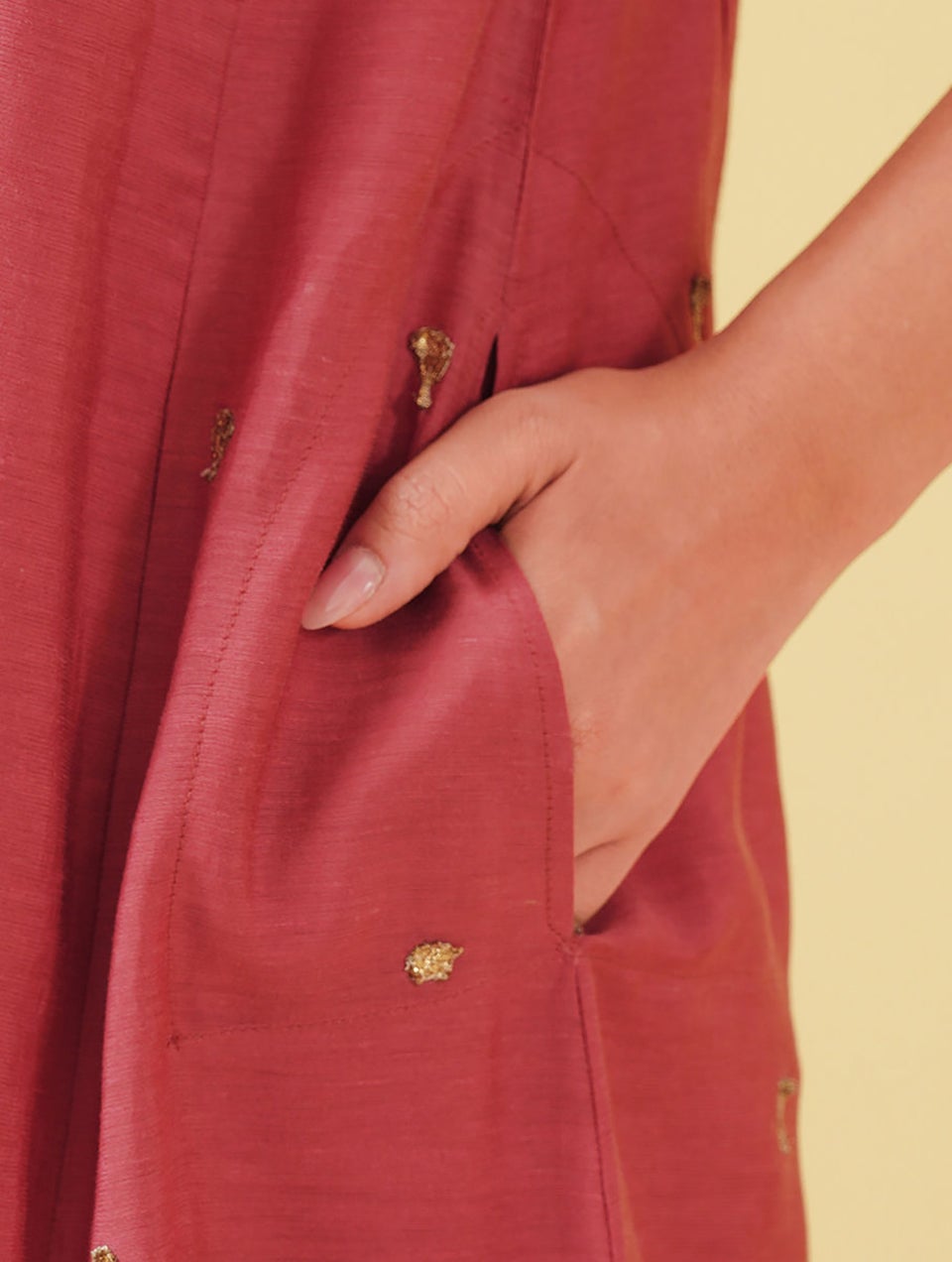 Women Pink Gota Embroidered Viscose Linen Kurta With Pants - XS