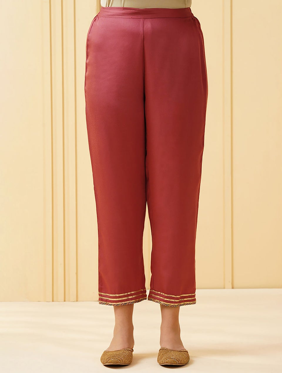 Women Pink Gota Embroidered Viscose Linen Kurta With Pants - XS