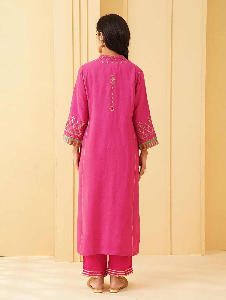 Women Fuchsia Pink Viscose Hand Embroidery V Neck Kurta With Pant - XL