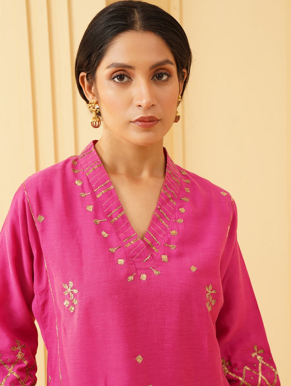 Women Fuchsia Pink Viscose Hand Embroidery V Neck Kurta With Pant - XL