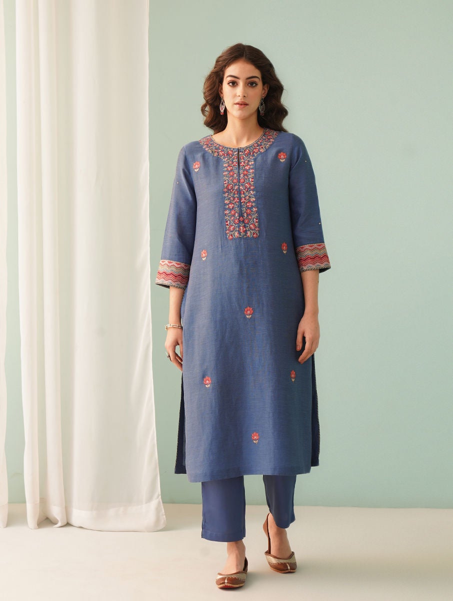 Women Navy Embroidered Viscose Linen Kurta With Lining And Pants