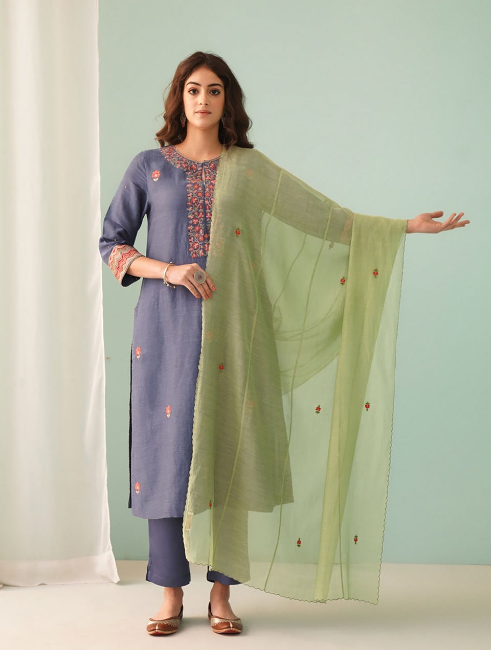 Women Green Embroidered Silk Cotton Dupatta With Scalloping