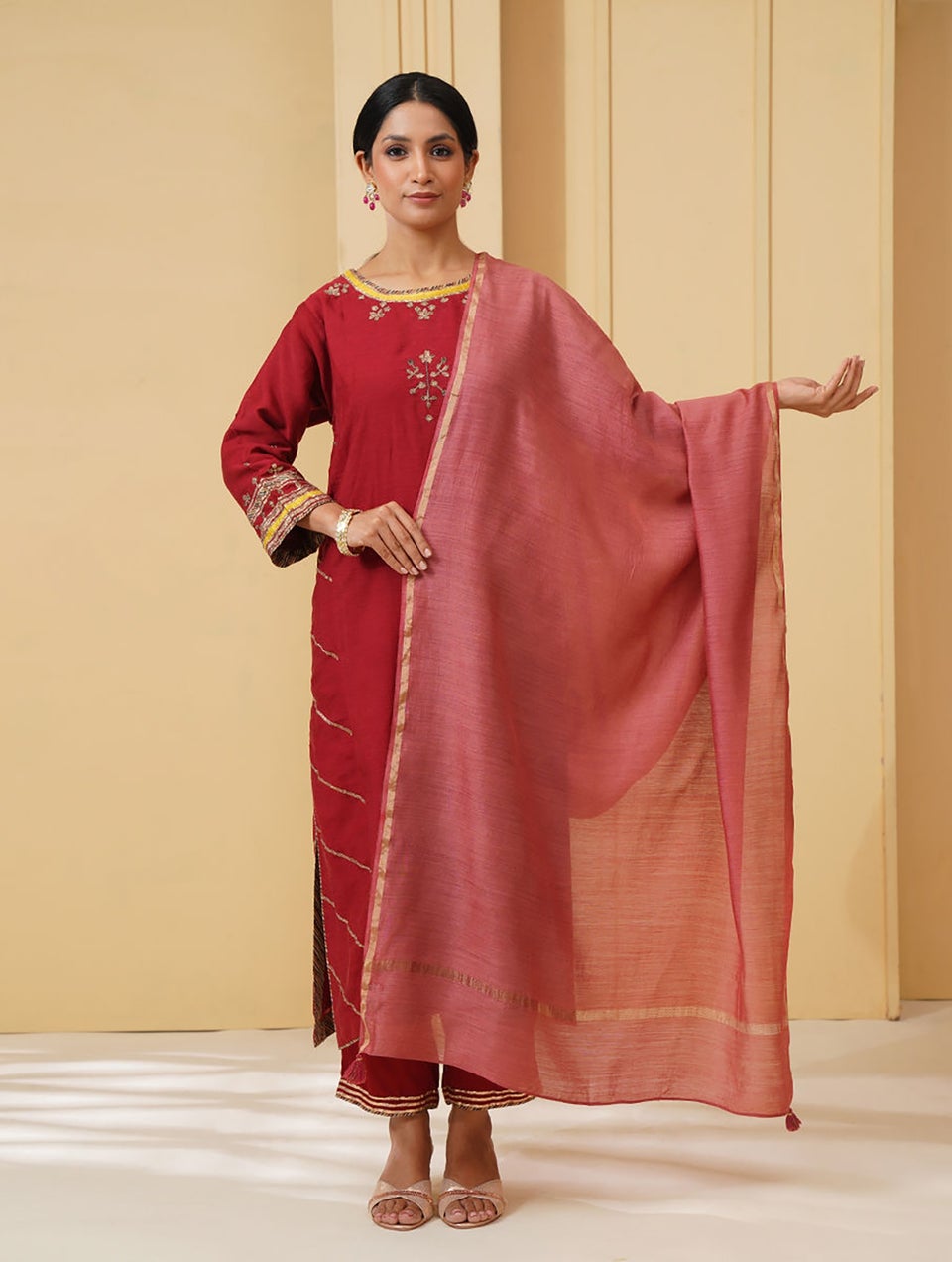Women Pink Silk Cotton Dupatta With Zari And Tassels