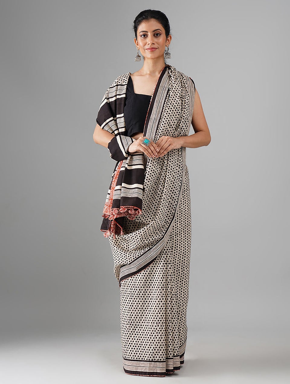 Women Syahi Bagru Printed Mul Cotton Saree With Tassels