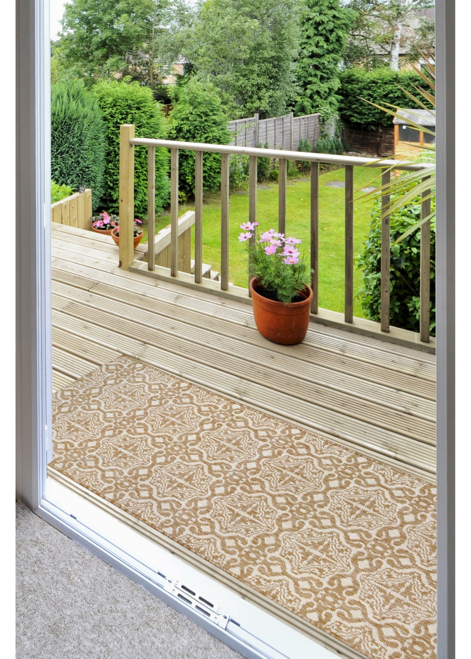 Homemaker Indoor/ Outdoor Victorian Tile Runner