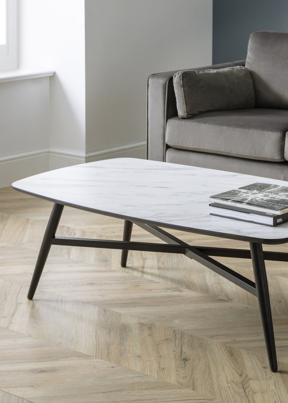 Julian Bowen Caruso Coffee Table (44 x 130 x 70 cm)