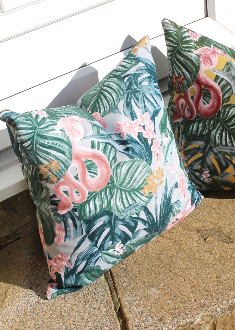 furn. Medinilla Outdoor Filled Cushion (43cm x 43cm x 8cm)