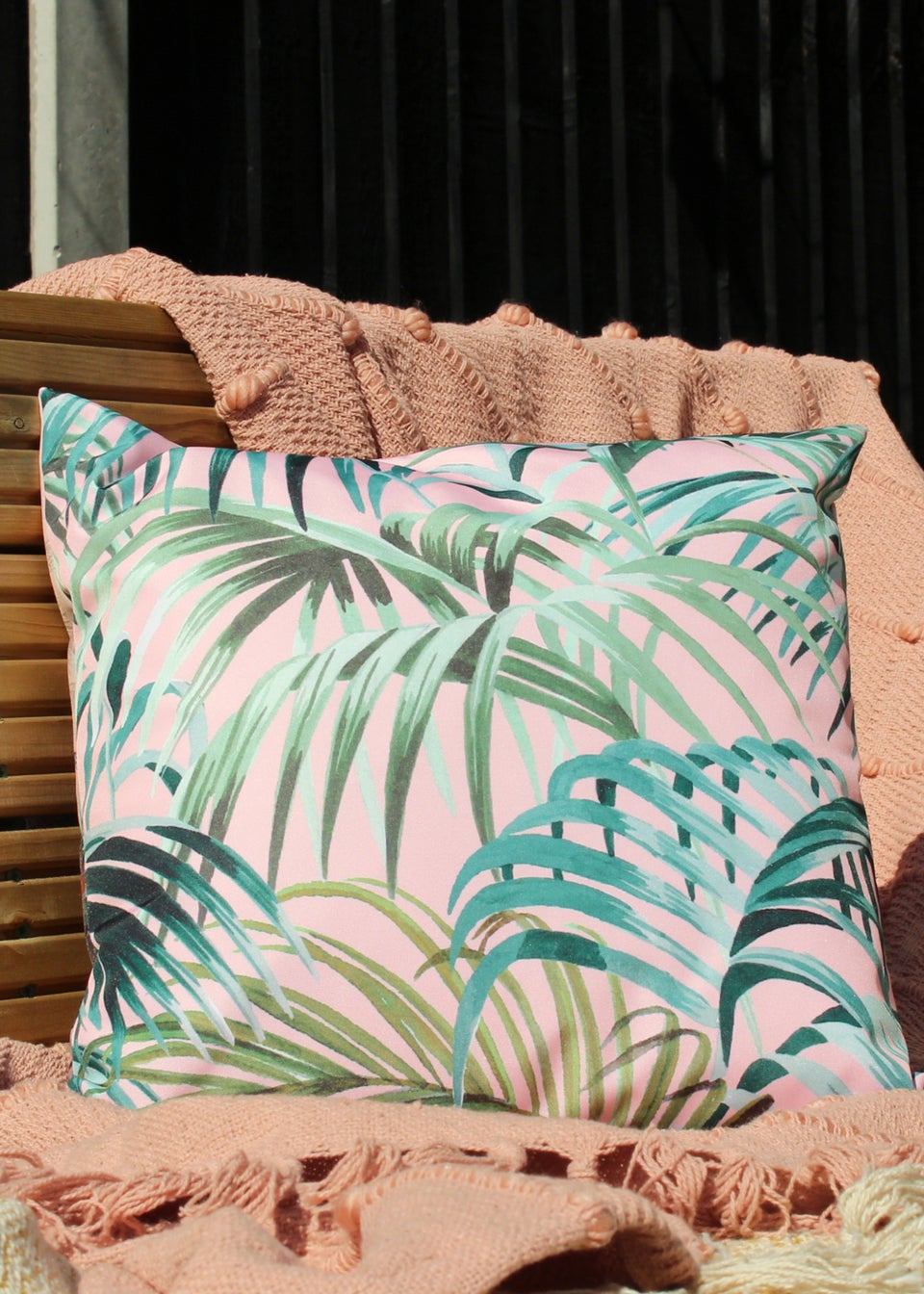 furn. Jungle Outdoor Filled Cushion (43cm x 43cm x 8cm)