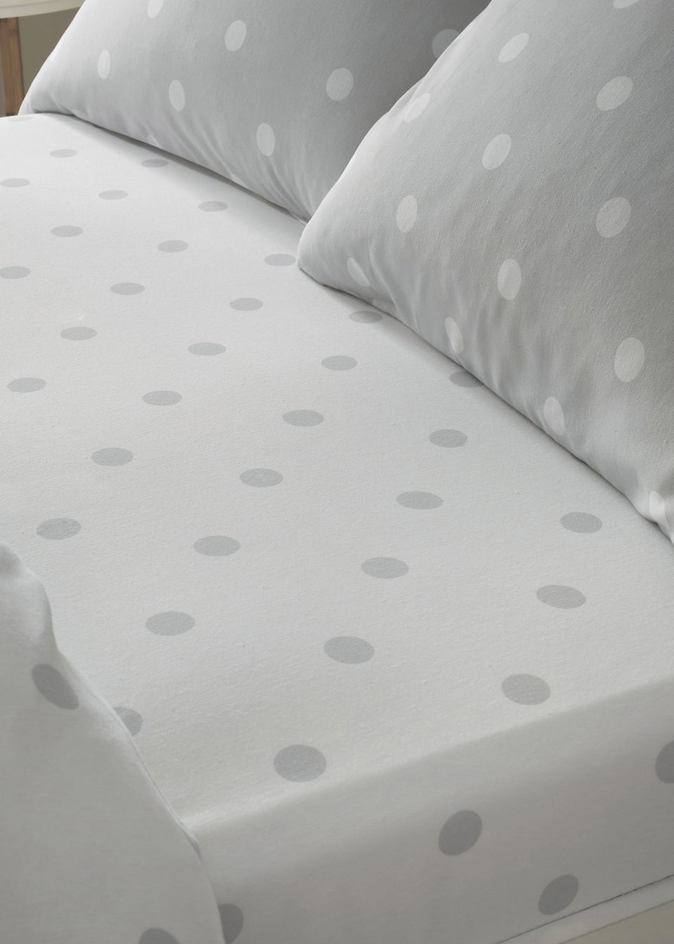 Catherine Lansfield Brushed Spot Fitted Bed Sheet