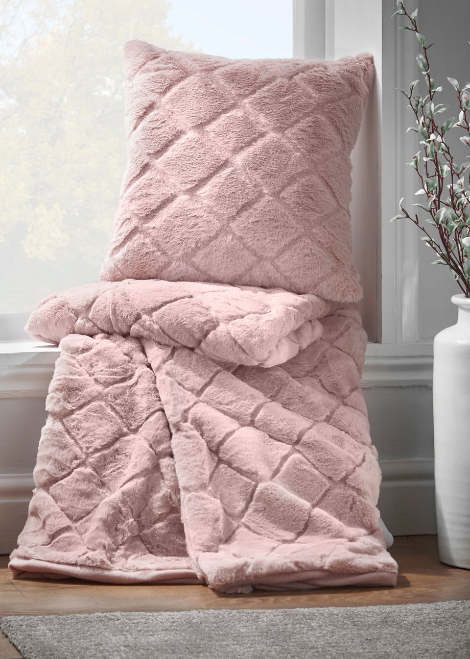 Catherine Lansfield Cosy Diamond Cushion (43x43cm)