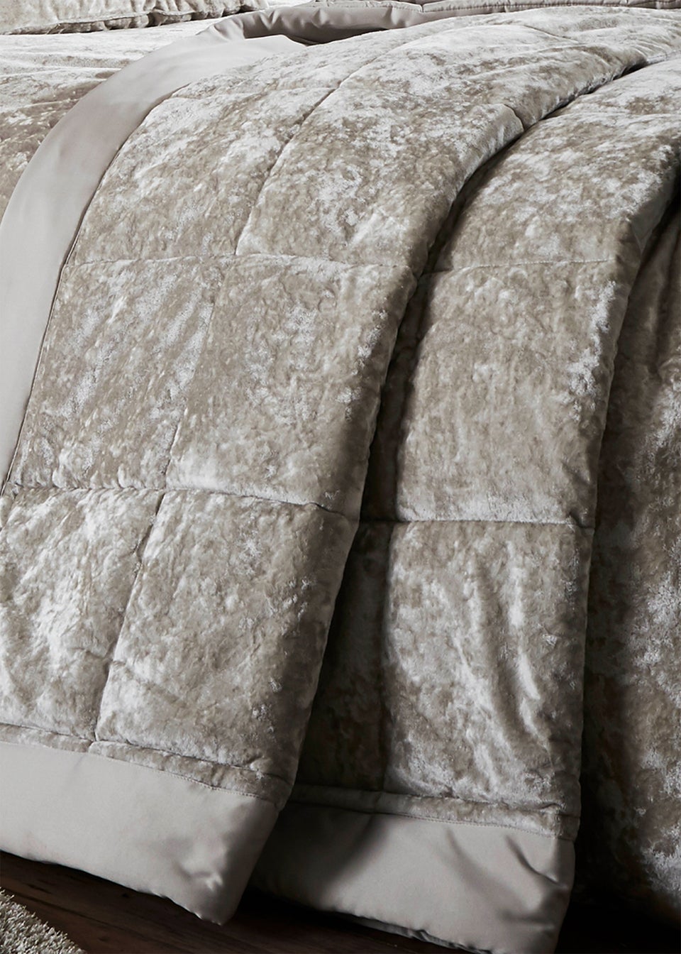 Catherine Lansfield Crushed Velvet Quilted Bedspread