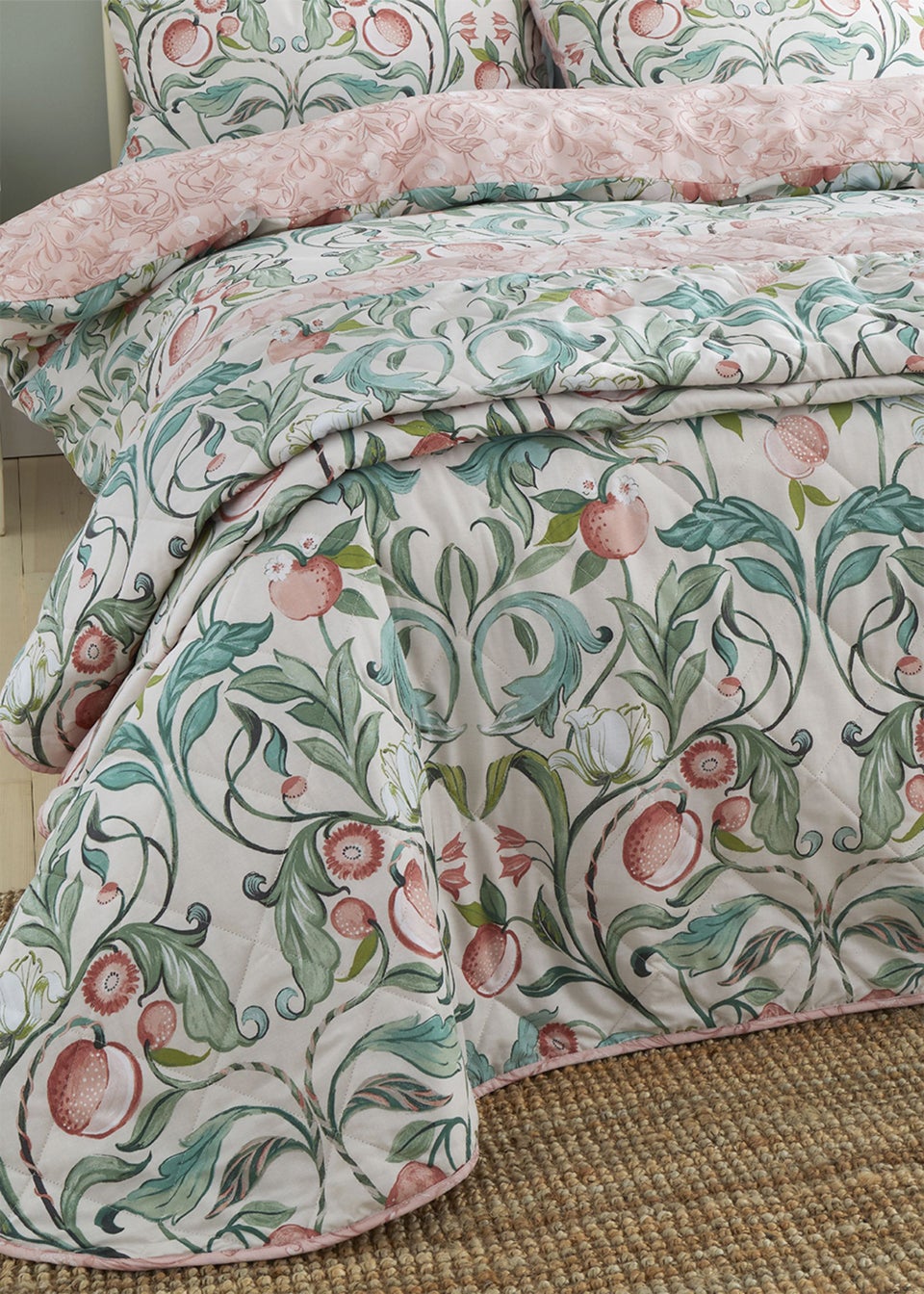 Catherine Lansfield Clarence Floral Quilted Bedspread