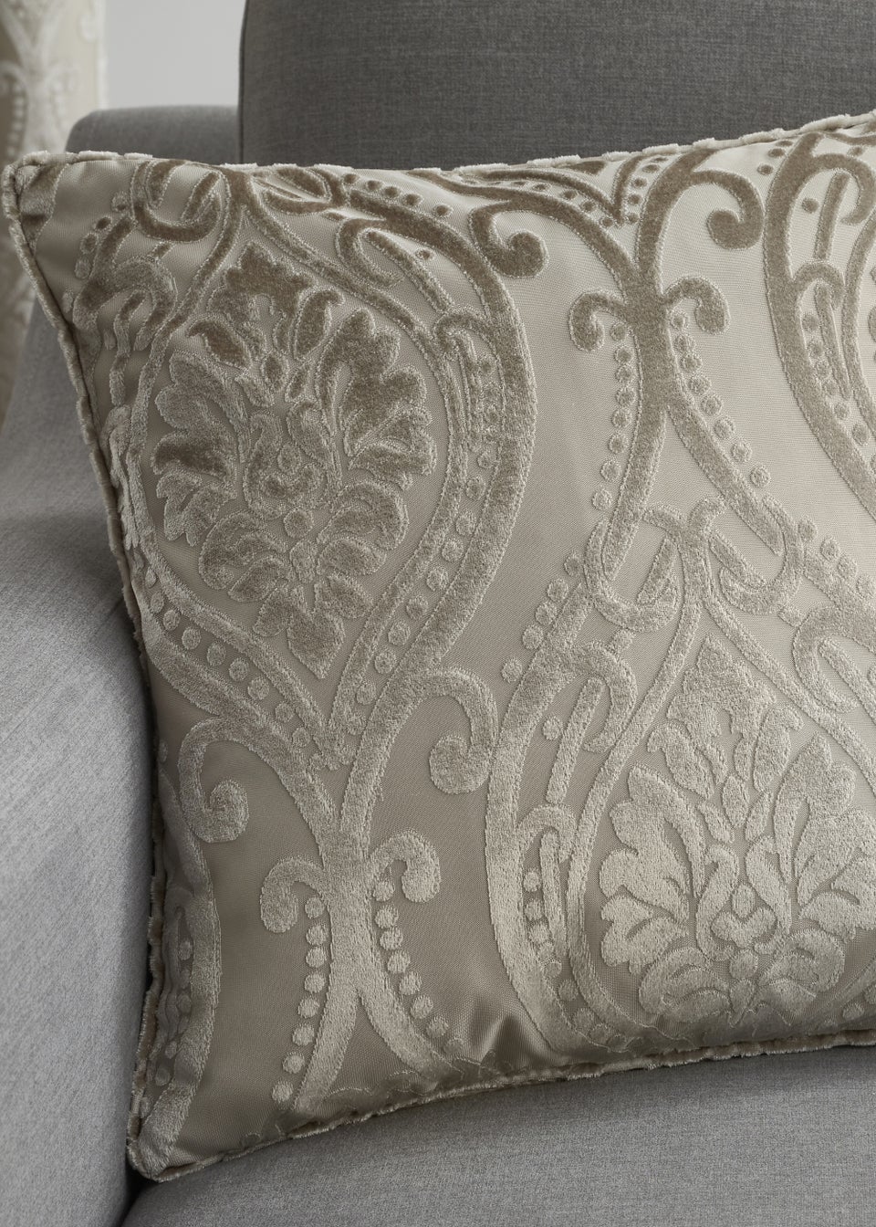 Curtina Chateau Jacquard Filled Cushion (43cm x 43cm)