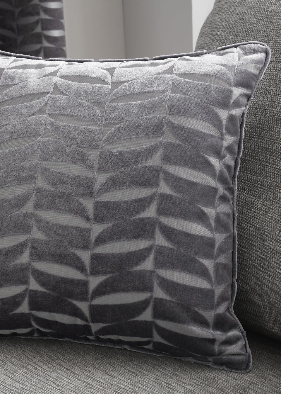 Curtina Kendal Cushion (43cm x 43cm)