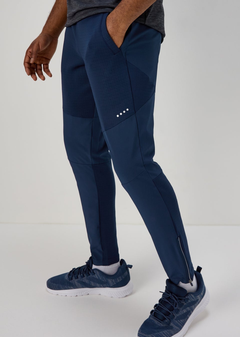 Skinny sports joggers top