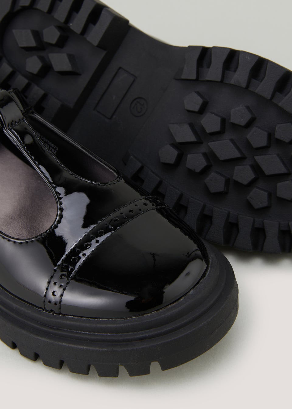 Girls Black Chunky T-Bar School Shoes (Younger 10-Older 5)