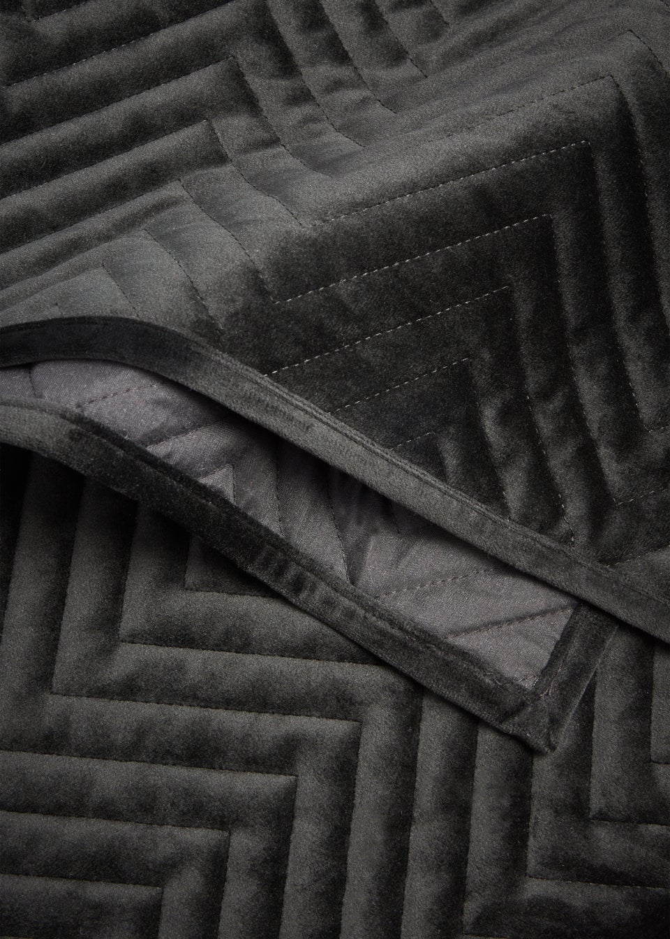 Black Velvet Quilted Bedspread (235cm x 235cm)