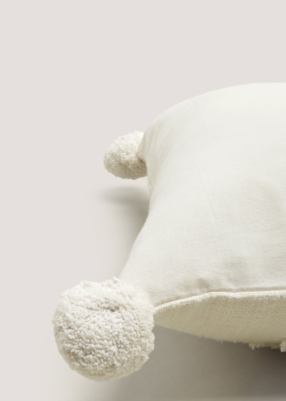 White Tufted Snowflake Cushion (43cm x 43cm)